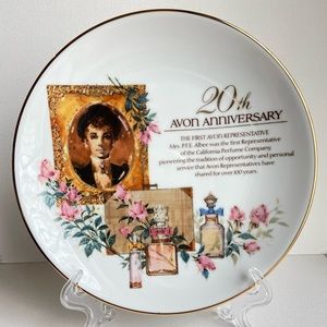 Avon 20th Anniversary rep award decorative plate with 22k gold trim 8.5 inches